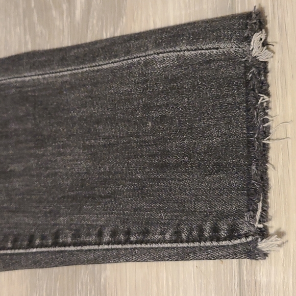 🌬️Levi's Wedgie Skinny Stretch Jeans in Grey - Picture 7 of 16